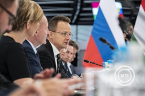 Szijjártó: Mindenki bizniszel az oroszokkal, csak próbálják titkolni
