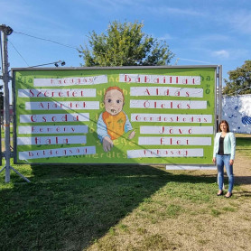 Dúró Dóra: Családellenes az ARC kiállítás egyik plakátja, átragasztottuk