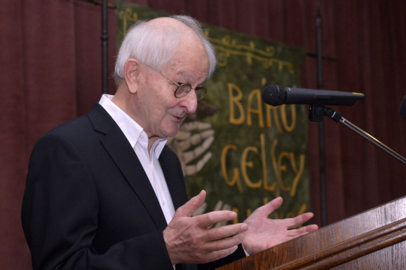 Meghalt Jelenits István Széchenyi-díjas piarista szerzetes, teológus, író