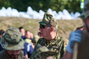 Sulyok Tamás nem kommentálja Orbán Balázs szavait, de számára szentek az 56-os hősök