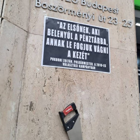 Fűrészt vittek Pokorninak