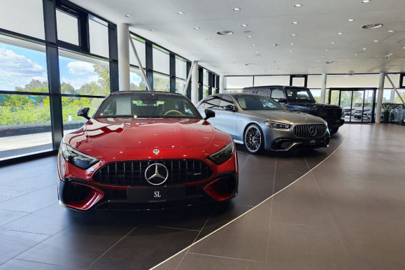 Retteghetnek az autókereskedések