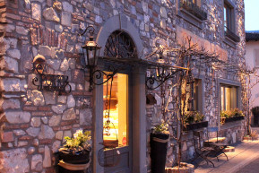 Ezúttal polentával sült compót vacsorázott Orbán az olasz Alpokban