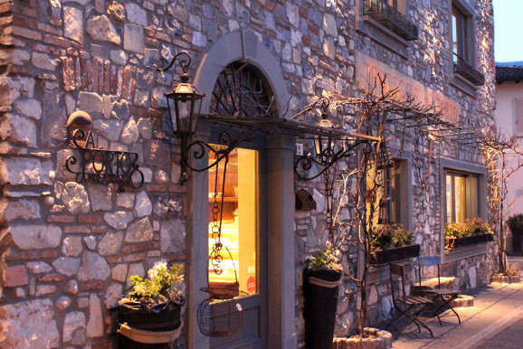 Ezúttal polentával sült compót vacsorázott Orbán az olasz Alpokban