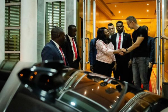 Szijjártó Péter szerencsésen megérkezett a világ egyik legkorruptabb országába