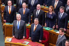 Kiderült, mennyit költ az Országgyűlés a munkatársaira