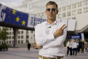 A fiatalok térdre kényszerítenék a zöld bárókat - Strasbourgban szólt be a kormánynak Magyar Péter