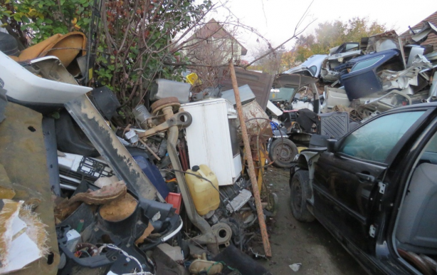 400 tonna szemetet gyűjtőtt össze az udvarán a somogyi atyafi