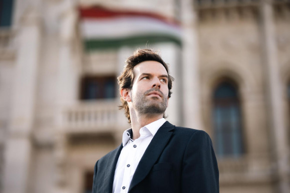 Kilépne a Momentumból Fekete-Győr András, ha pártja elindul a választáson