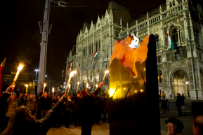 Tisza párt: 10 év után újra fellobban a forradalom lángja a Nagy Imre téren