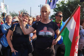 Tiszások a Bem-szobornál