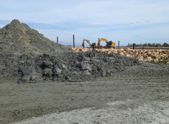 Nem állt le a betiltott balatonföldvári vitorlás kikötő építése