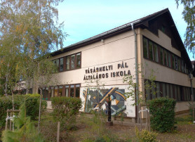 A szülőknek kellene kifizetniük a kerítést egy általános iskolában