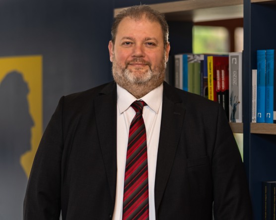 Kirúgták a Szuverenitásvédelmi Hivatal kutatóját, aki az 56-os hősöket bolondnak nevezte