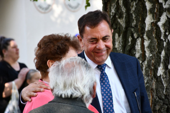 Zenélő utat építettne a fideszes Pócs János, a gyorsforgalmi a 