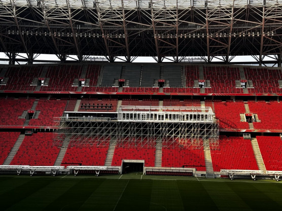 Méltatlan, hogy egy ácsolt sátorban fogadják az európai delegációkat