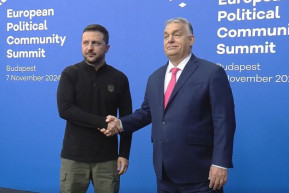 Itt van Zelenszkij beszéde, aminél elkapcsolt az M1