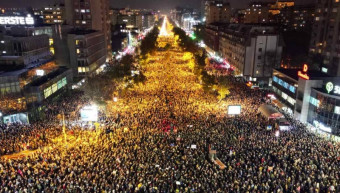 Blokád alá vették a tüntető diákok a szerb köztévét