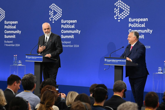 Albán miniszterelnök Orbánnak: A fekete bárány akoljában gyűltünk össze