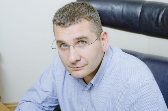 Kóka János: Kevesebb kórház kell az országnak