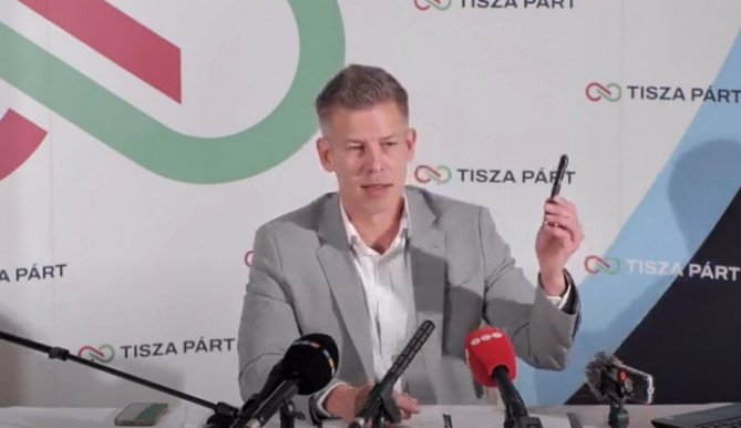 Magyar Péter: Inkább azzal foglalkozzanak a propagandisták, hogy Aszad milyen úton jutott el Moszkvába