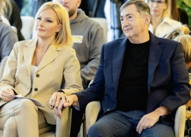 Mészáros Lőrinc és neje, Andrea még a zárás előtt le tudott szállni Ferihegyen 