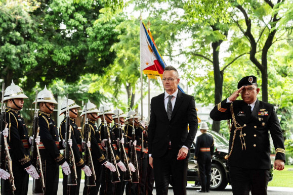 Nincs értelemes magyarázat a külügytől a 180 milliós luxusgép bérlésére