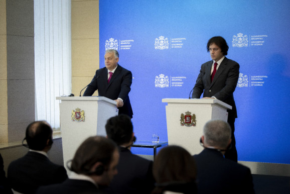 Beszólt Orbánnak az EP a grúziai látogatás miatt