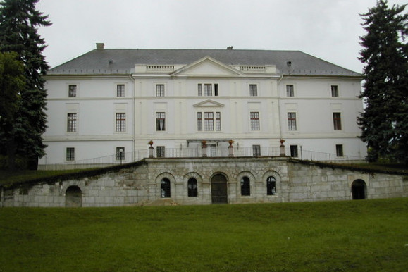 Nem jutott be a bicskei gyermekotthonba a Tisza elnöke - Magyar és az államtitkár helyettes összetűzött - Videó