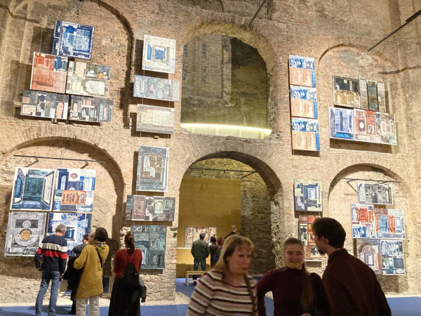 Ország Lili alkotásai a Kiscelli romtemplomban