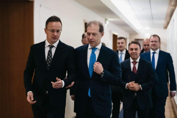 Szijjártó megint Moszkvában fokozza a békemisszió erőfeszítéseit