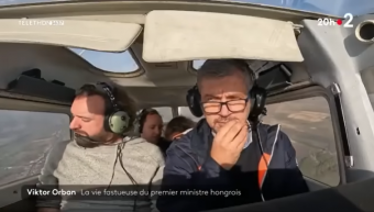 Hadházy bemutatta a francia köztévé nézőinek Orbánék hatvanpusztai uradalmát 