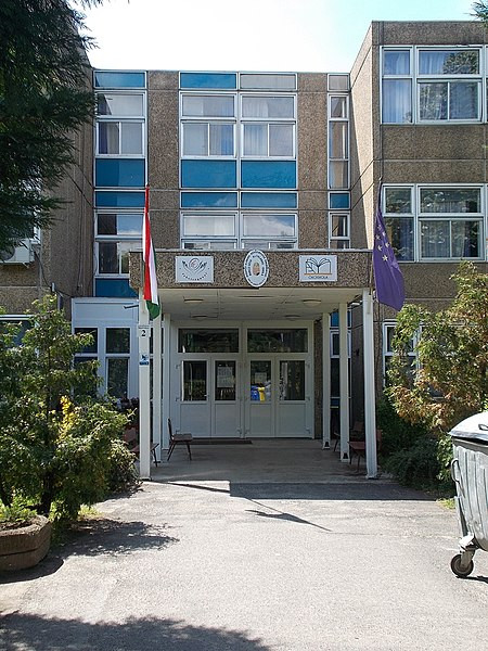 Leszakadt a plafon a békásmegyeri iskolában