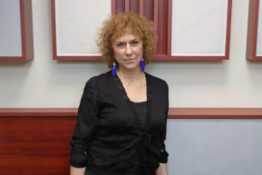 Kérdések a fehér fátyol alatt