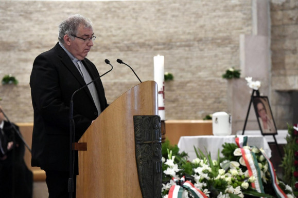 Mikor vonják vissza Pajor András állami kitüntetését? - Momentum