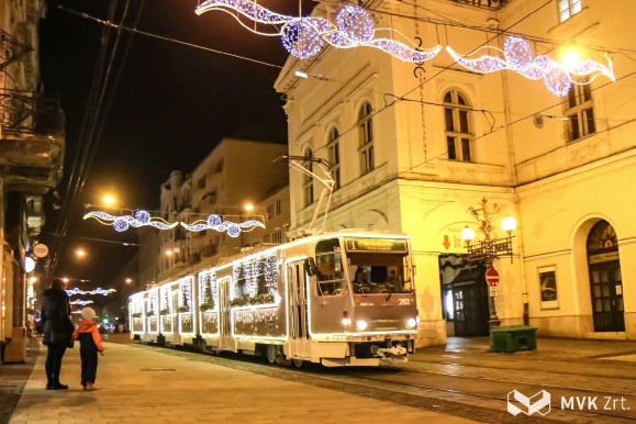 Belerohantak az adventi villamosba Miskolcon