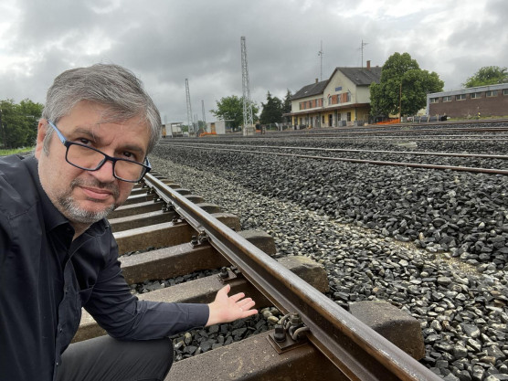 Hadházy: Nagyjából ott tartunk, mint a Rejtő-regényben, amikor egy vasúti pályaudvart ellopnak