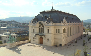 Lagzi a Királyi Lovardában: Gulyás beperli a 444-et