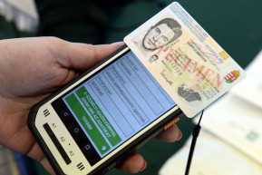 Reagált a kormány: a legtöbb esetben ingyenes marad a személyi igazolvány kiállítása