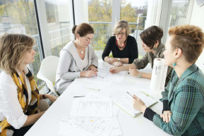 Milyen világnak dolgozik az idő?