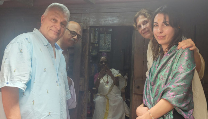 Orbán felajánlásokat tett a Kígyóisten templomában