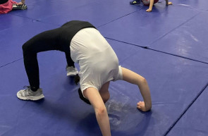 Birkózással és a zenével az iskolába