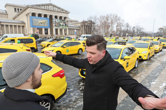 Taxisok: Ha nem kapunk érdemi választ, folytatjuk a demonstrációt