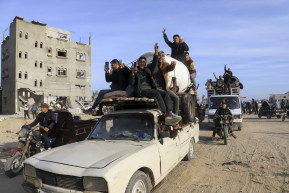 Izraeli tankok nyomultak be a Gázai övezet középső részére