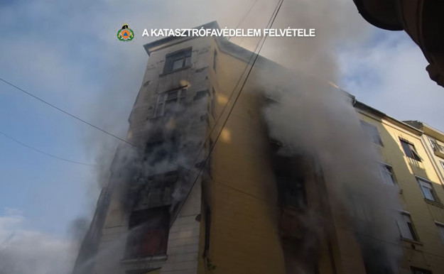 Robbanások ráztak meg egy ferencvárosi társasházat, lángba borult az épület több része