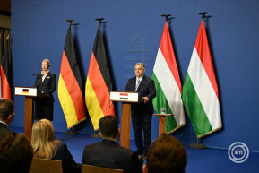 A meleg párkapcsolatban élő szélsőjobboldali Weidel a hagyományos családmodellt tartja példaképnek