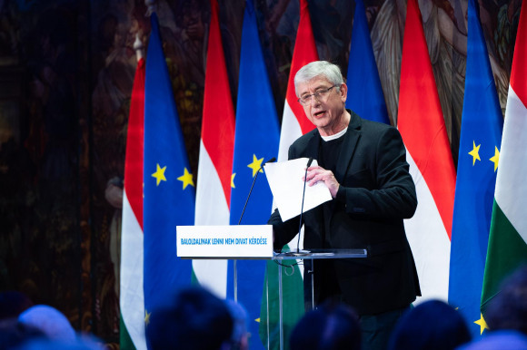 Perek sokaságát indítják Gyurcsányék