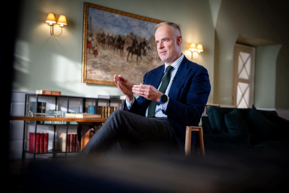 Internetes agresszió miatt tesz feljelentést a honvédelmi miniszter