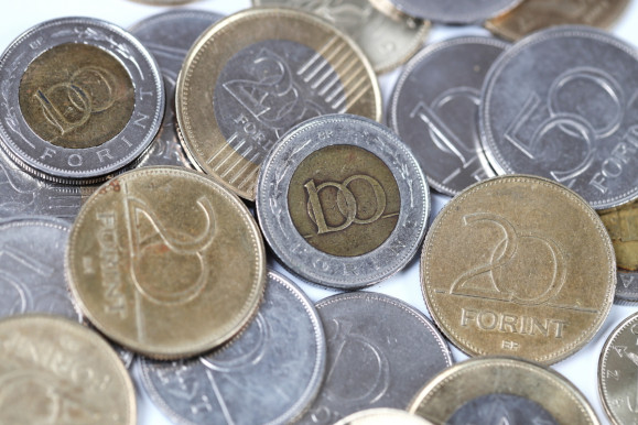 389 ezer 800 forint volt a decemberi nettó magyar médián kereset 