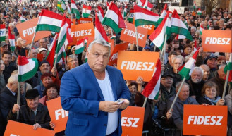 Osztogatás nem túl fényes hétköznapok után - Kárpáti Iván jegyzete